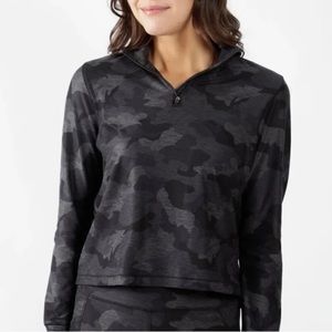 NWT Yogalicious black camo 1/4 zip workout top, Sz. XL.